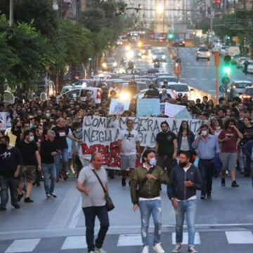 tafferugli a napoli