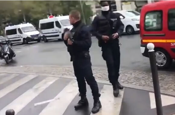 Parigi: attacco nei pressi della sede di Charlie Hebdo. 4 Feriti Parigi: attacco nei pressi della sede di Charlie Hebdo. 4 Feriti