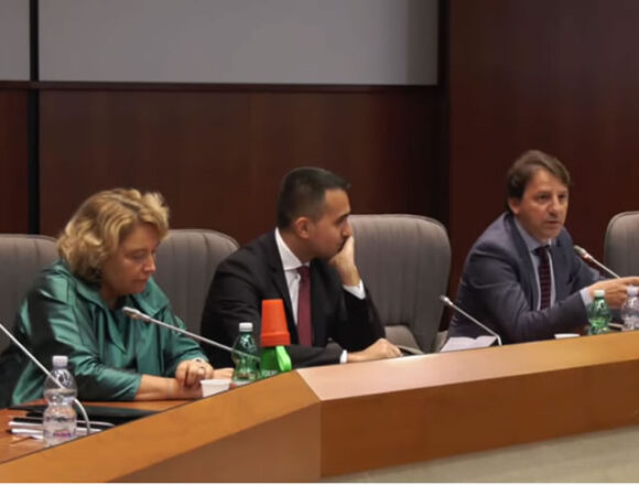 Caso Tridico: i grillini firmano decreti a loro insaputa… Caso Tridico: i grillini firmano decreti a loro insaputa…