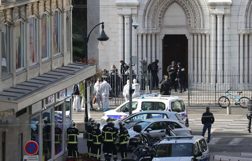 Francia – terrore a Nizza nella cattedrale di notre dame: tre vittime, una delle quali una donna decapitata