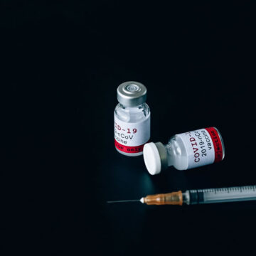 Vaccini: andrà tutto bene. Governo permettendo…