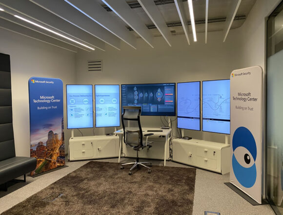 Microsoft presenta la Cybersecurity Experience: la nuova area esperienziale del Microsoft Technology Center dedicata alla sicurezza informatica Microsoft presenta la Cybersecurity Experience: la nuova area esperienziale del Microsoft Technology Center dedicata alla sicurezza informatica