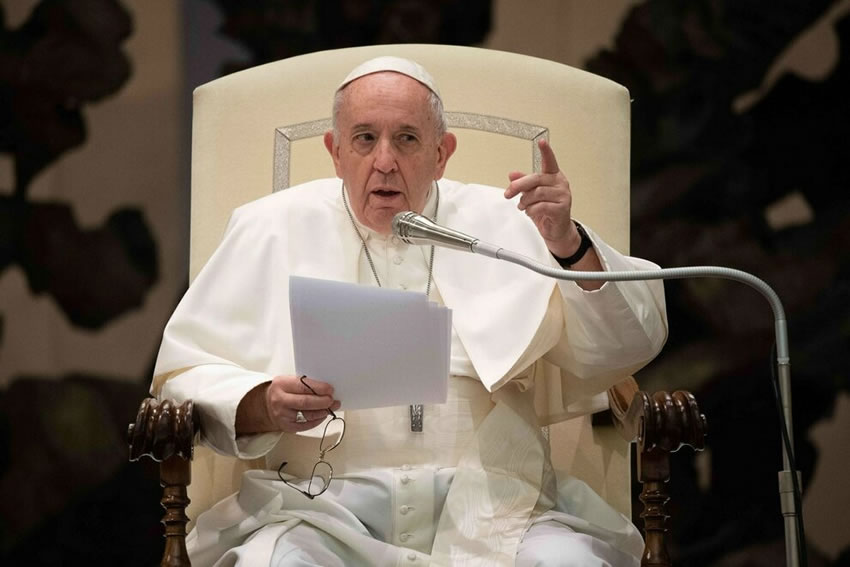 Papa Francesco ai docenti: ‘amate gli studenti più difficili’