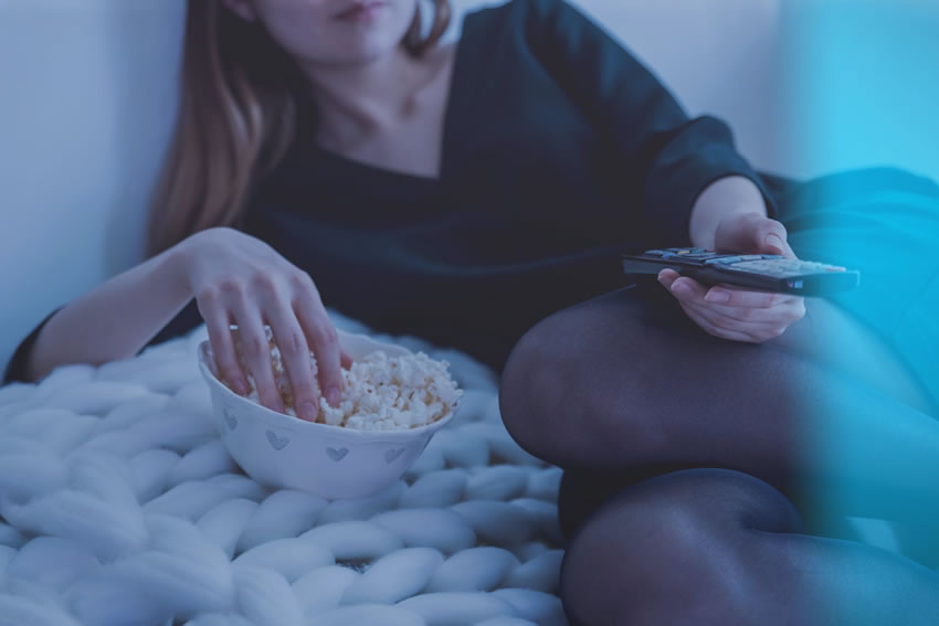 Lockdown: studi scientifici sostengono che guardare la tv può dare benefici