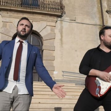 Bellamorèa: “Ma pi Favuri” – il brano di denuncia con la partecipazione straordinaria di Leo Gullotta