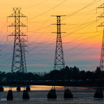 California: il costo dell’energia elettrica sale vertiginosamente ma è a rischio la tenuta del sistema elettrico