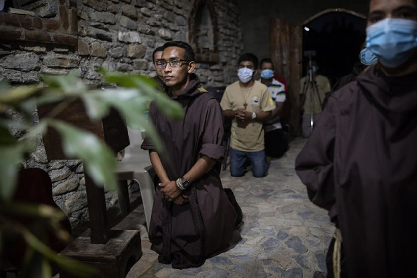 Honduras: un prete costruisce una città con l’aiuto dei Narcos