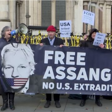 Estradizione Assange, Fnsi e Usigrai: “Decisione tribunale inglese precedente pericoloso”