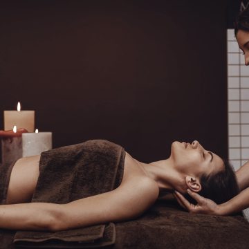 Stop a interventi invasivi e diete estreme: cresce l’interesse per l’anti-age senza bisturi