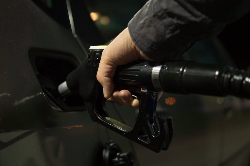 Gasolio e benzina alle stelle: necessarie misure urgenti per tutelare i consumatori