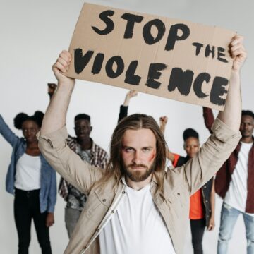Violenza contro le donne: il Consiglio Nazionale dei Giovani e il Telefono Rosa firmano un protocollo d’intesa per combattere la violenza di genere