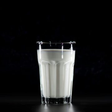Approvata la vendita di latte e latticini sintetici prodotti in Israele. Intanto i super ricchi producono carni eccellenti ma per pochi eletti…