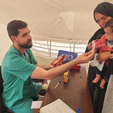 Gaza: “Stiamo morendo di fame e sete”. CESVI distribuisce 50mila litri acqua e cibo salvavita 