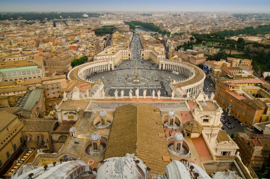 Papa Francesco sta male e in Vaticano litigano già per il successore – La mia risposta a Vittorio Feltri (Video editoriale)