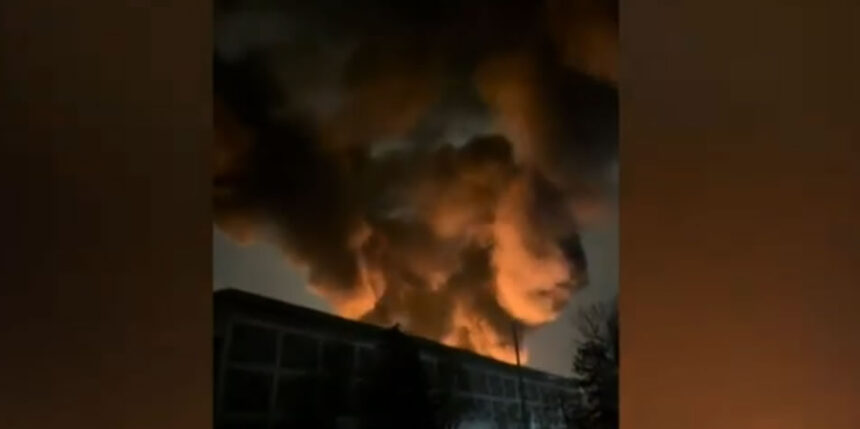 Londra, incendio a Heathrow: chiuso l’aeroporto, 1350 voli cancellati e 150 case evacuate