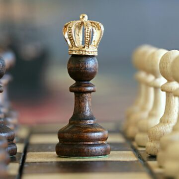 Democrazia o oligarchia mascherata? Una riflessione sulla democrazia nell’epoca moderna