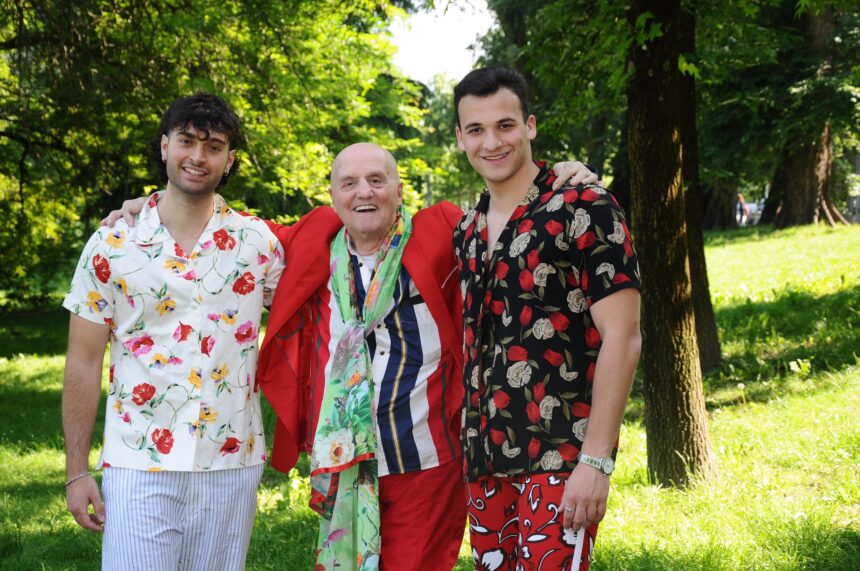 Richiamo agli anni ’70 e tanti colori nella collezione estate 2025 dello stilista Tony Buba