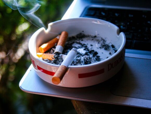 cigarette-8547965_1280 31 Maggio Giornata Mondiale senza Tabacco: fumo salute orale e danni estetici